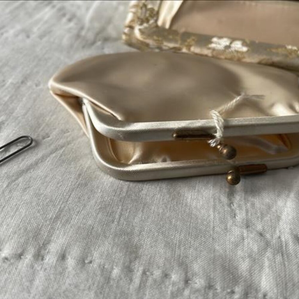 VINTAGE 1950s Ingber Gold Brocade Jeweled Clutch w Mirror Set - Picture 6 of 12